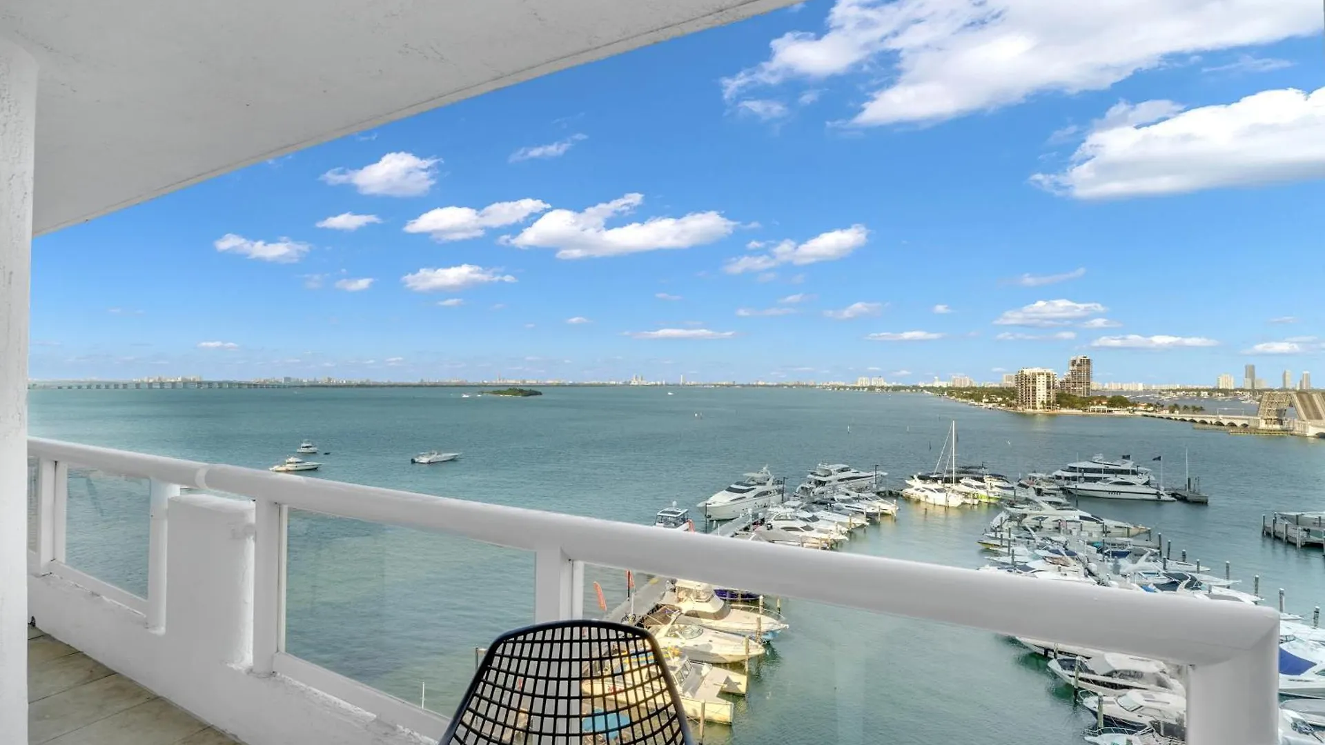 Apartament Permanent Vacation! Direct Water Views!