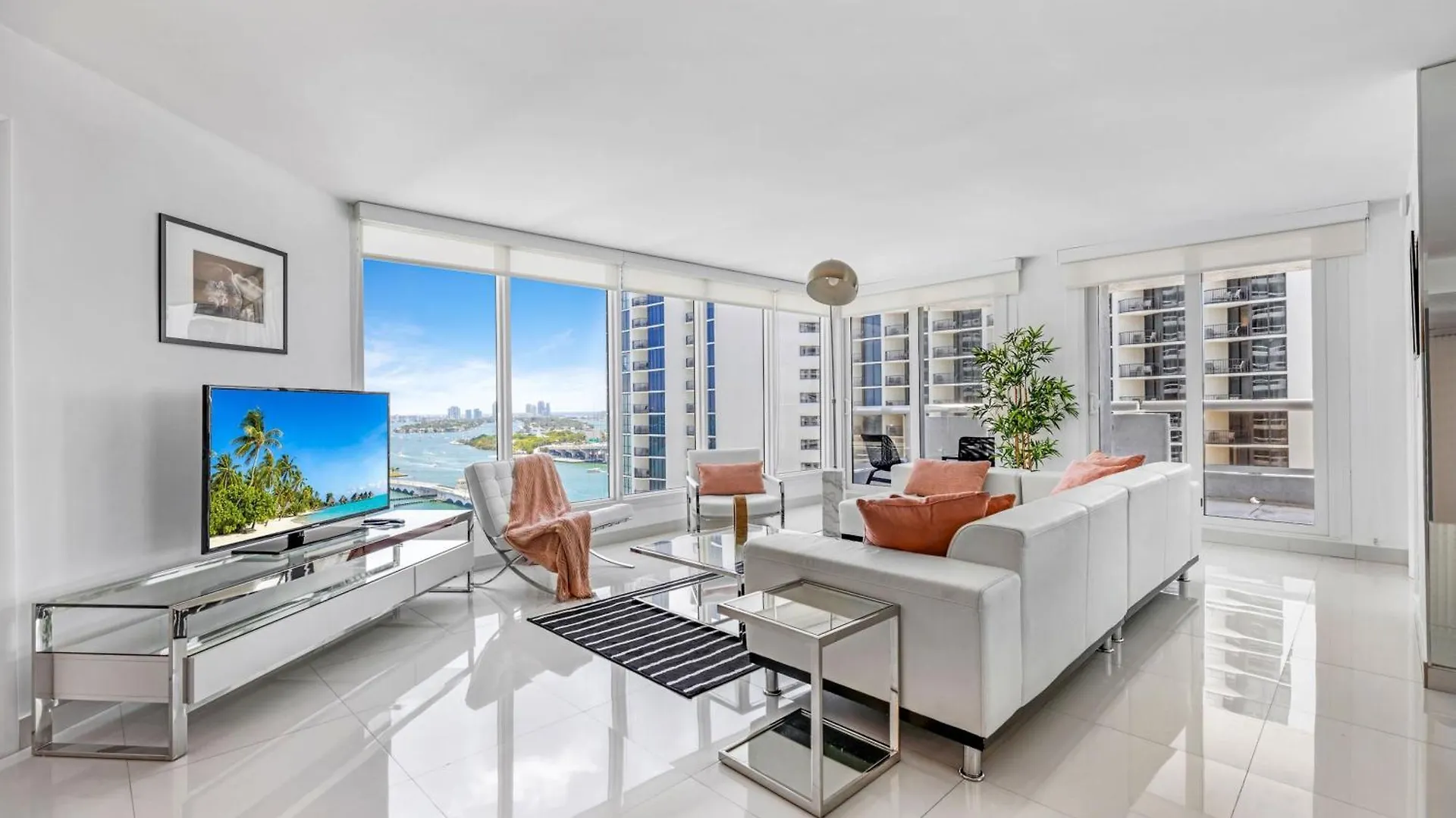 4 Bedroom With Stunning Balcony View Miami