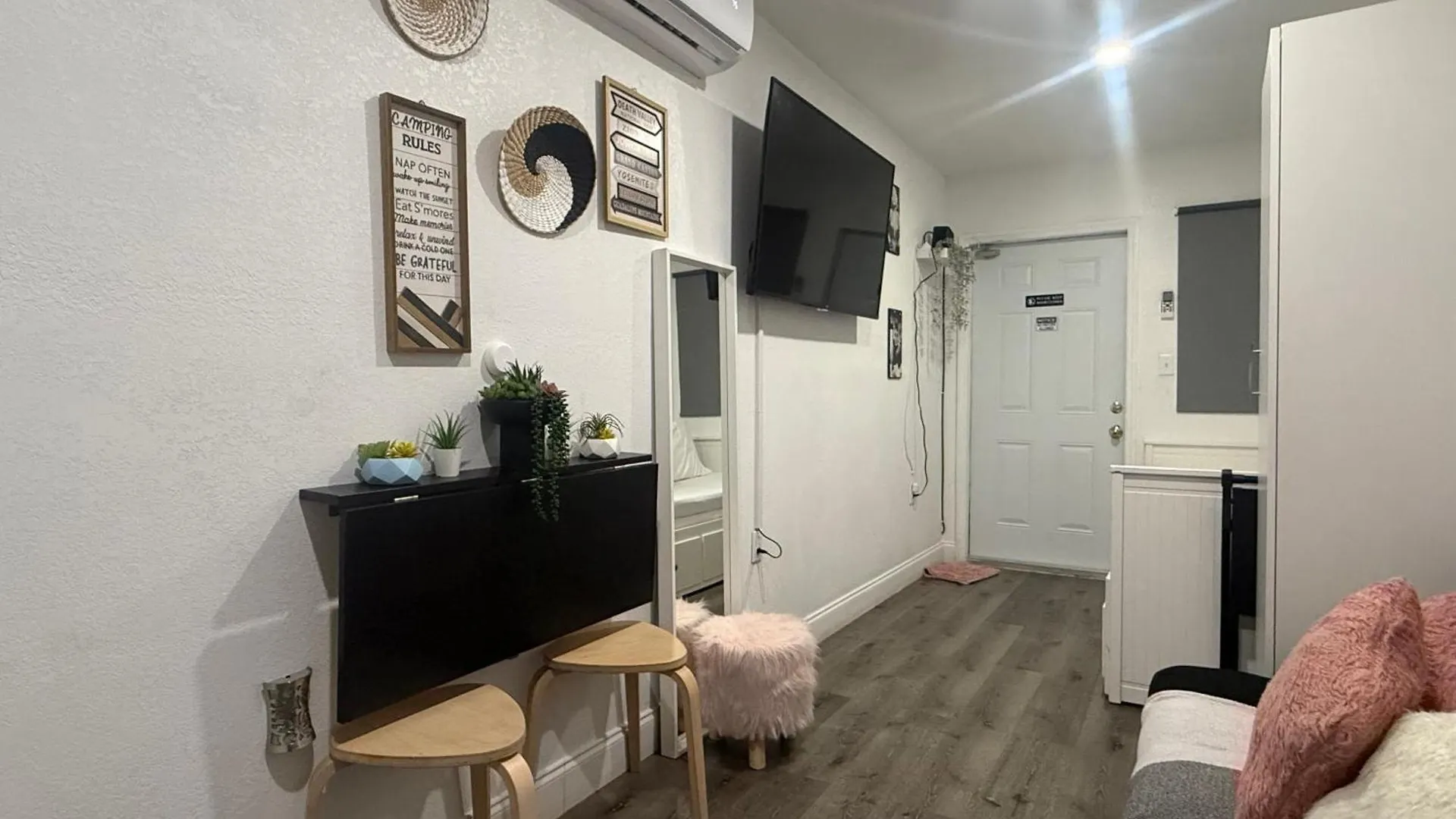 ベッド・アンド・ブレックファスト Tiny Place W Private Hot Jacuzzi 7 Min To International Airport