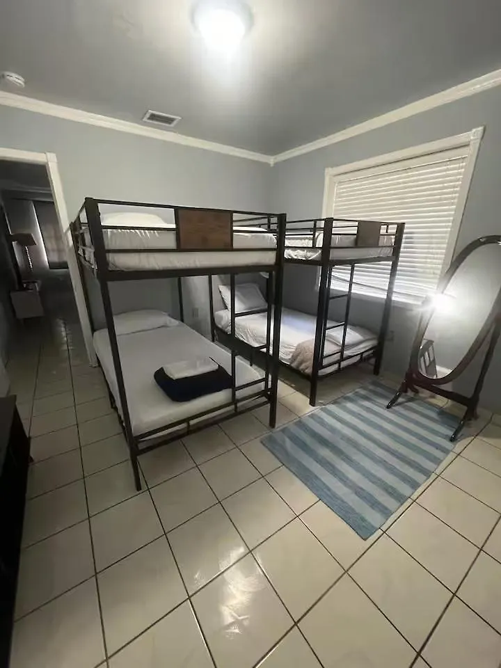 Mighty - Private 6 Beds Miami