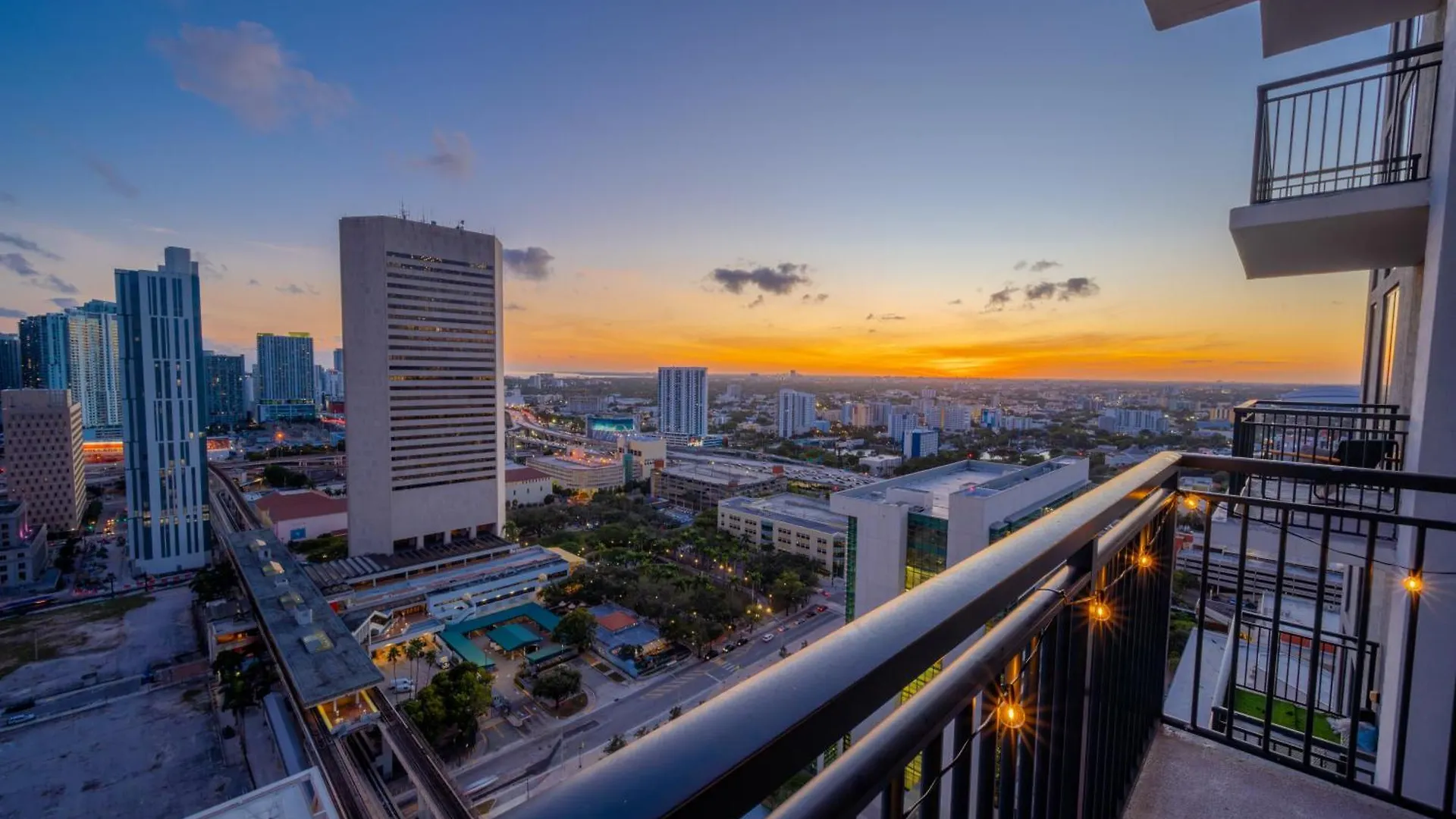 Brickell Area - Infinity Pool - Gym - 500mb Wifi