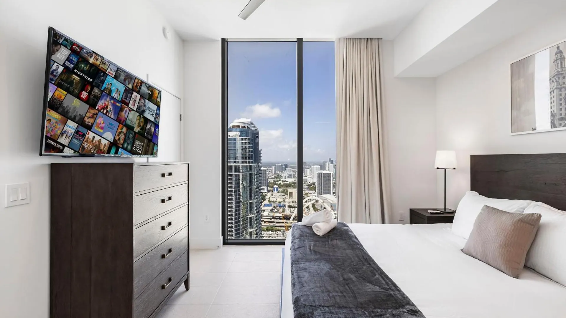 Apartment Elegant W Location! *