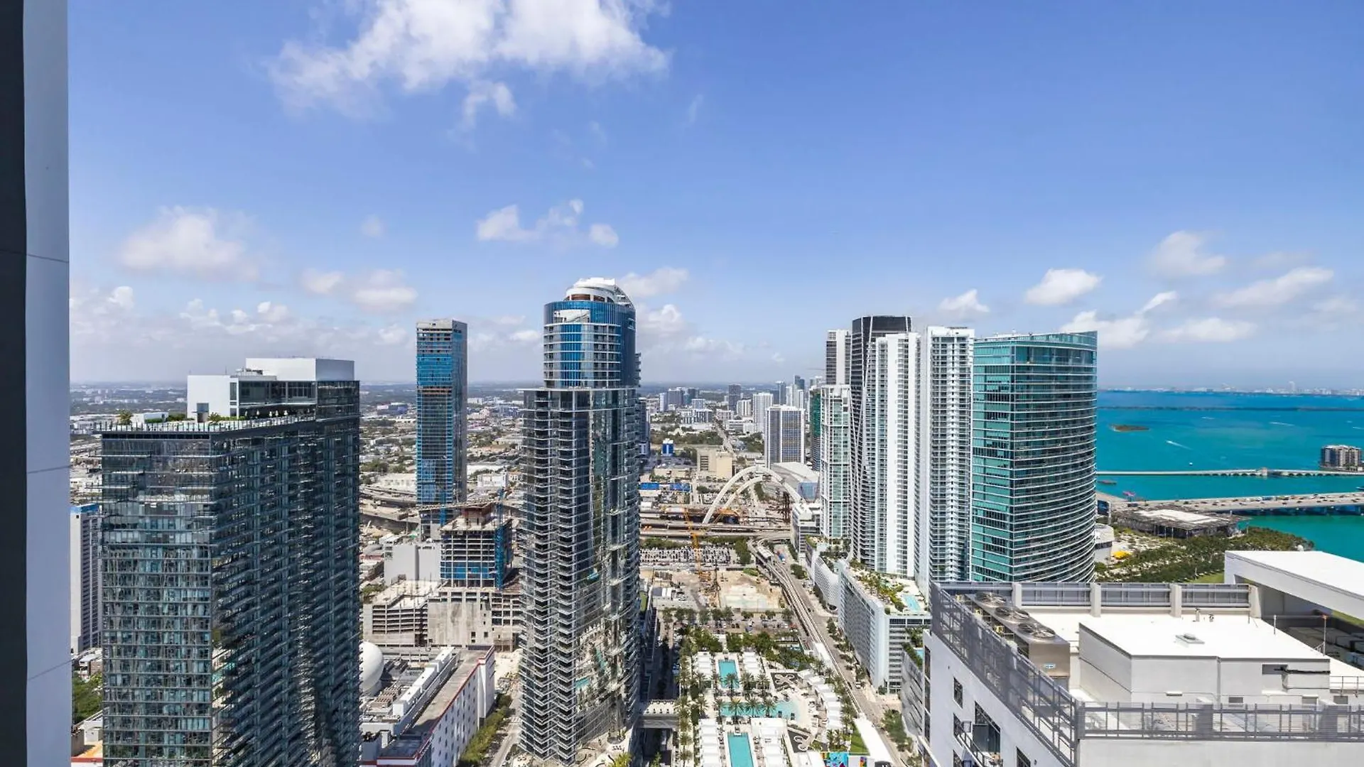 Elegant W Location! Apartment *