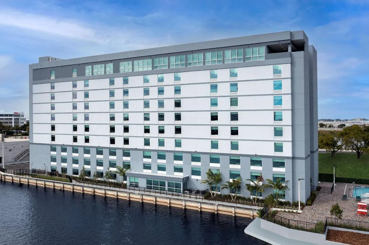 Tru By Hilton Airport South Blue Lagoon, Fl ميامي