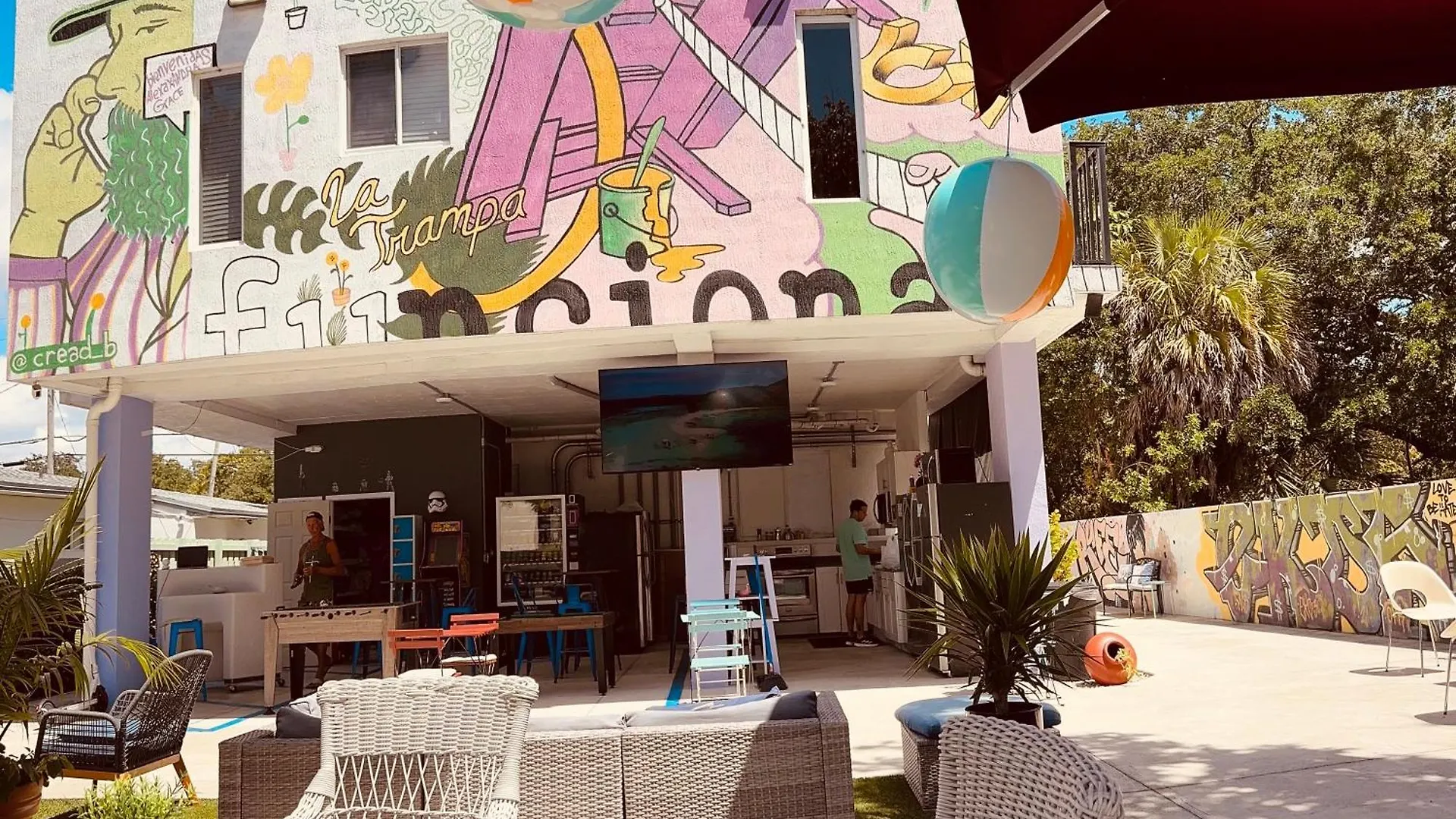 Atrium Design District Апартаменты *