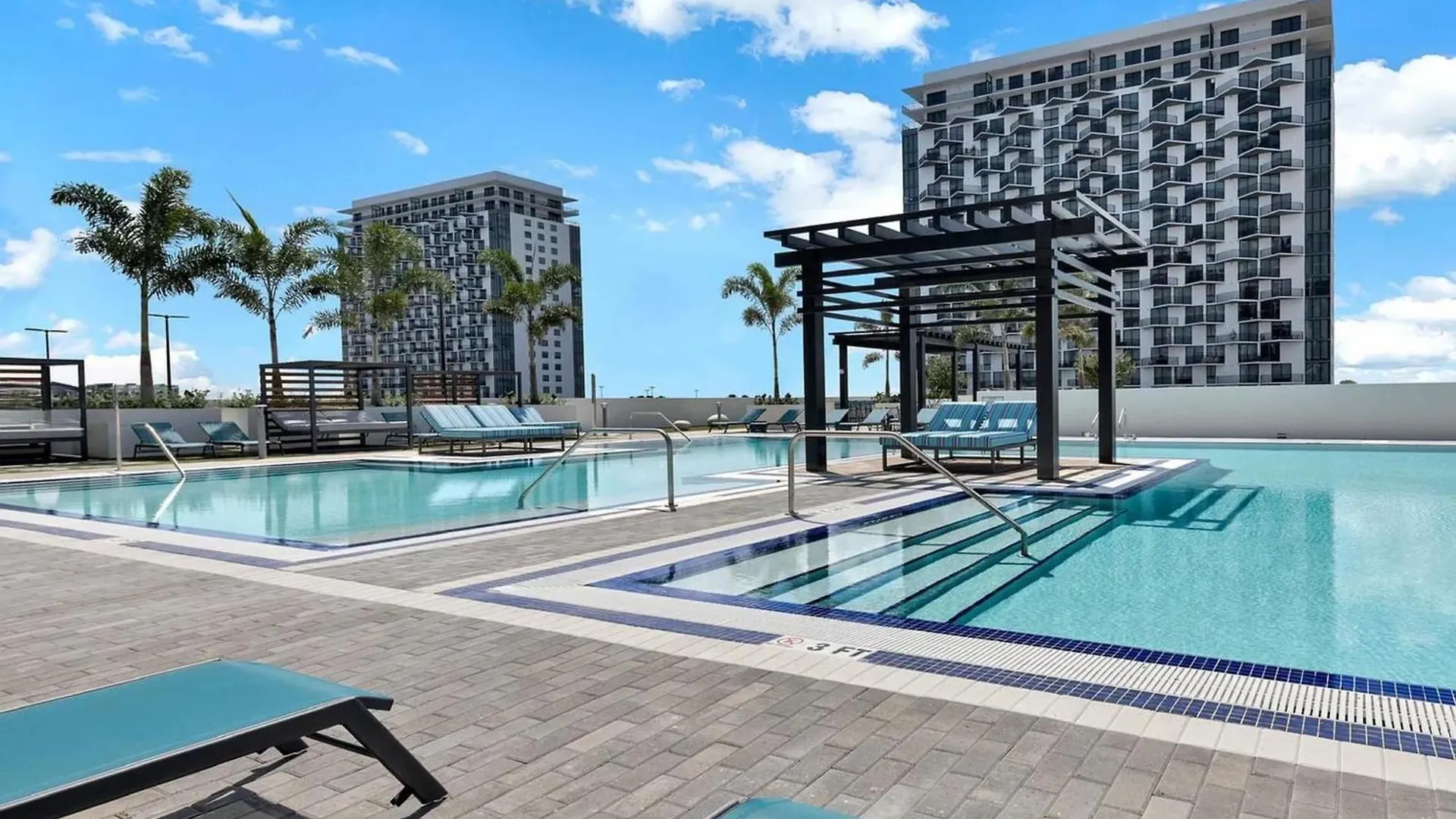 Stylish With Pool View At The Heart Of Downtown Doral Miami