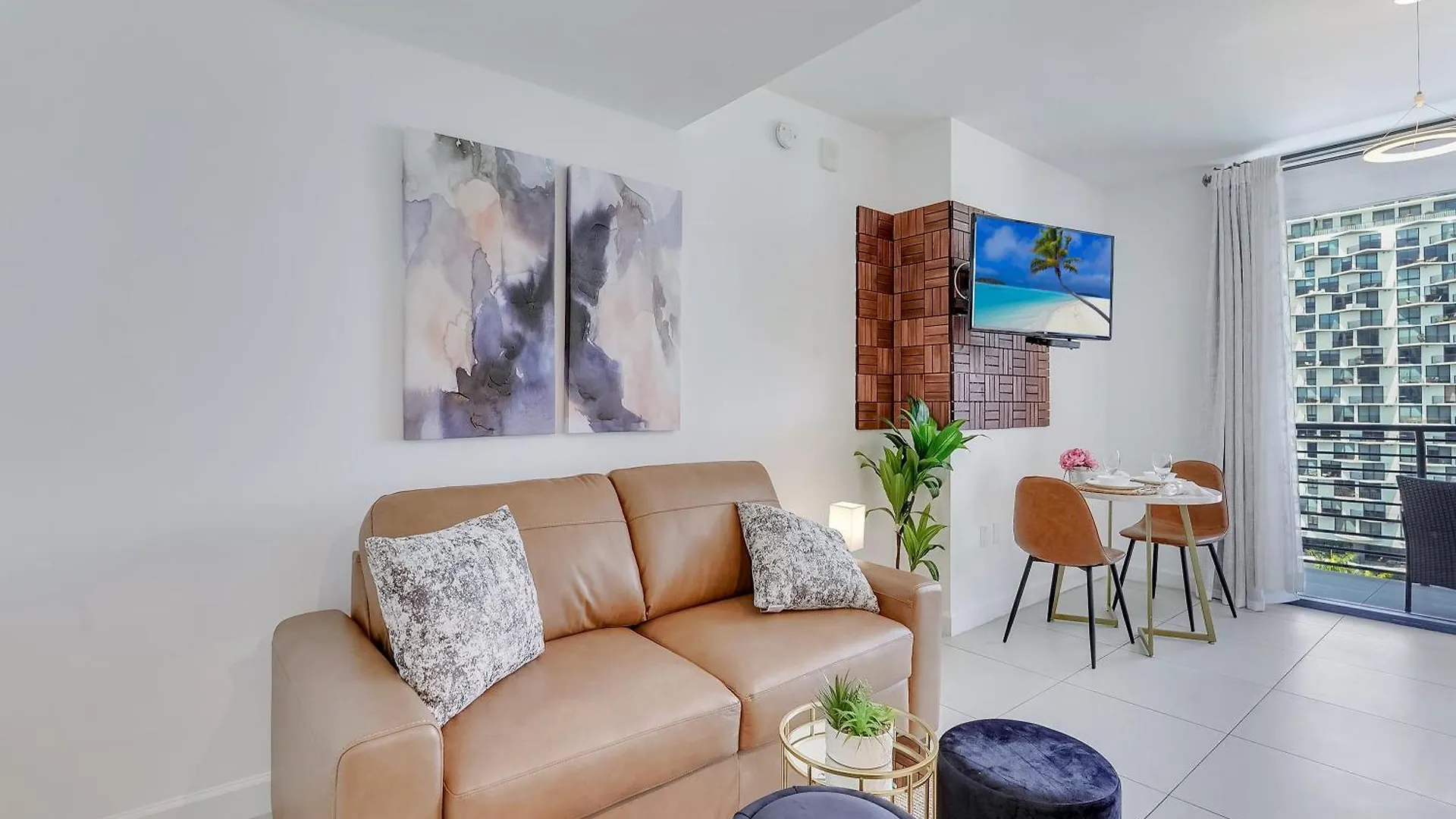Stylish With Pool View At The Heart Of Downtown Doral Miami