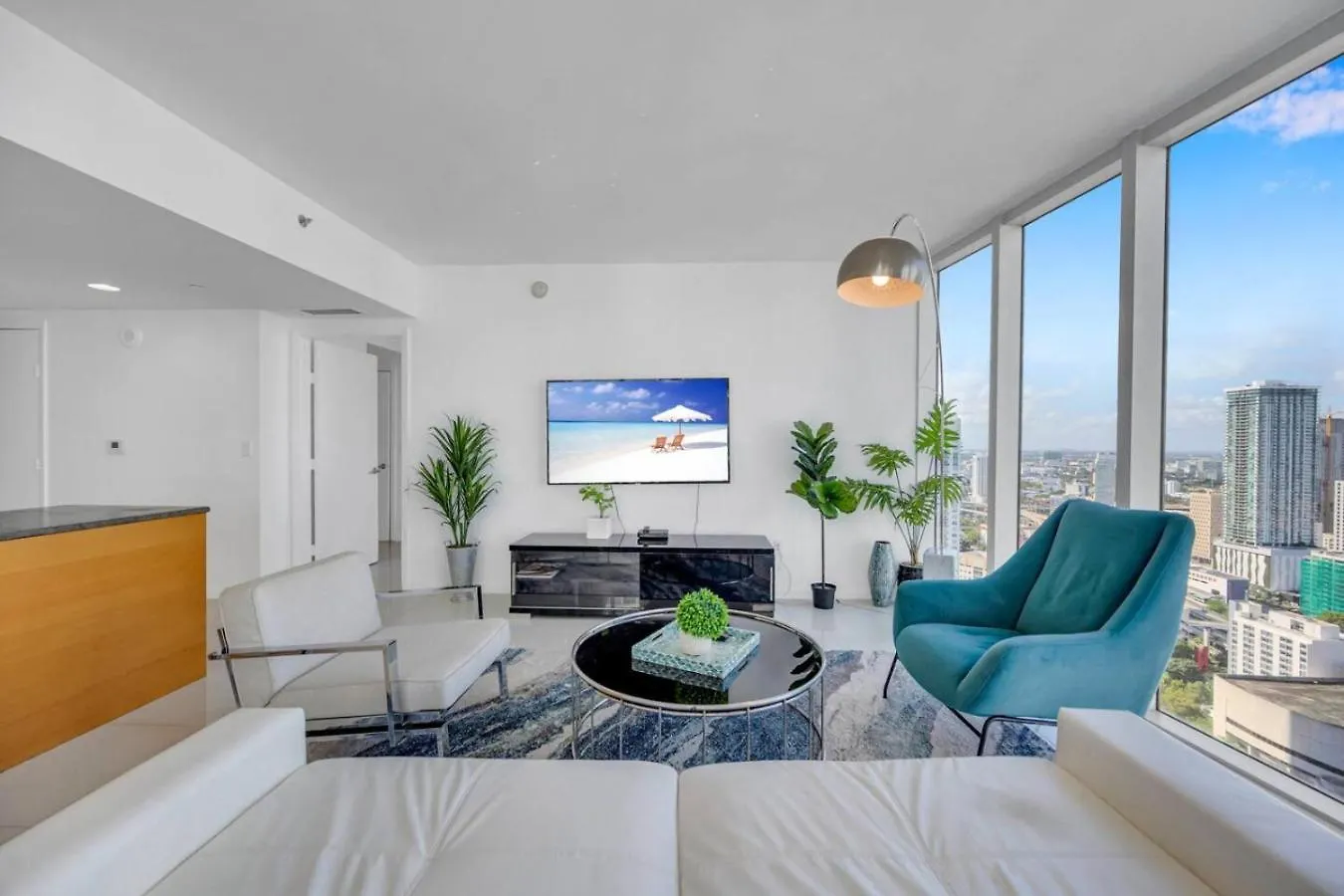 Sun, Style And Skyline Modern Icon Brickell 2br Miami