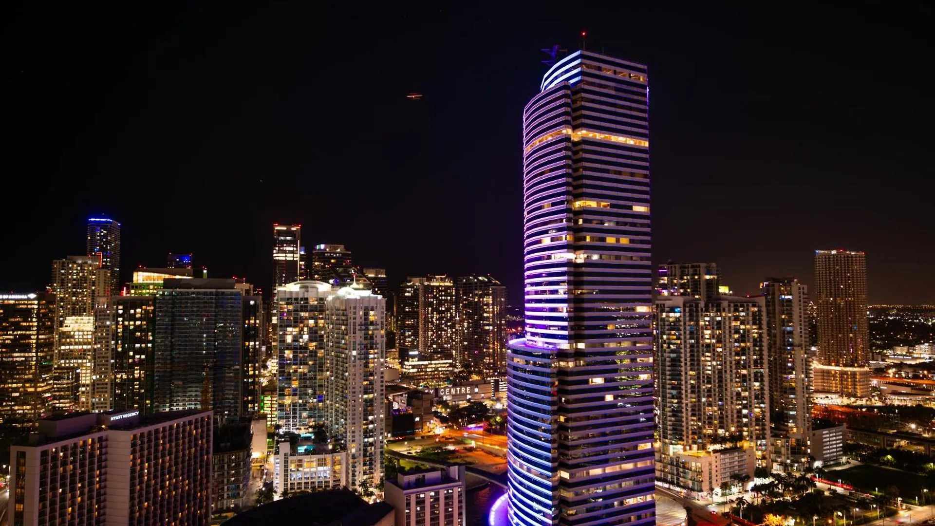 Luxury Loft W Skyline View, Rooftop Pool, Brickell Downtown Apartment *