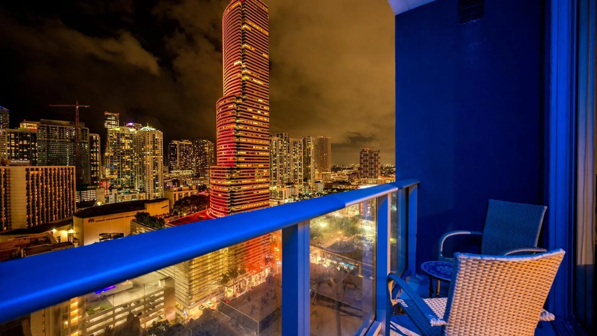 Luxury Loft W Skyline View, Rooftop Pool, Brickell Downtown Miami
