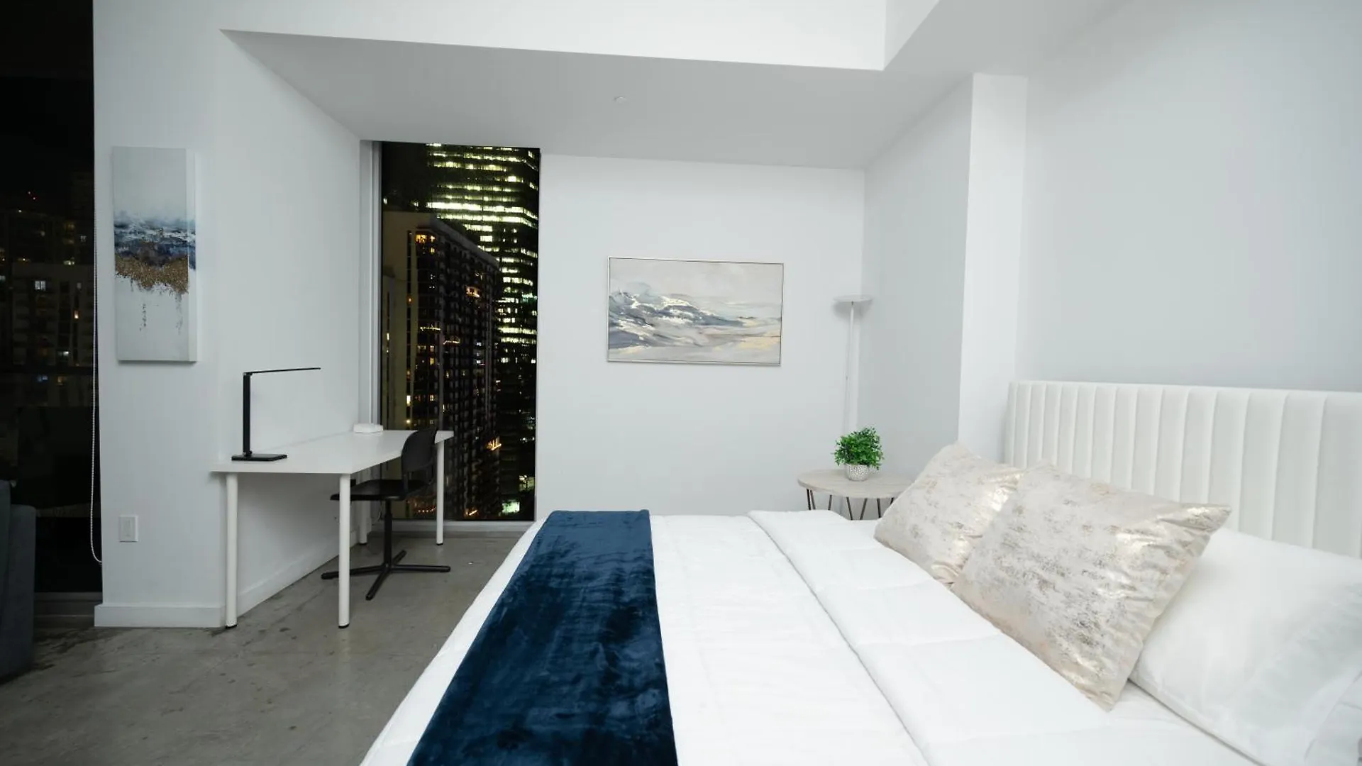 Apartment Luxury Loft W Skyline View, Rooftop Pool, Brickell Downtown *
