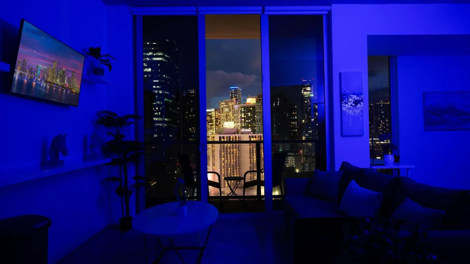 Luxury Loft W Skyline View, Rooftop Pool, Brickell Downtown