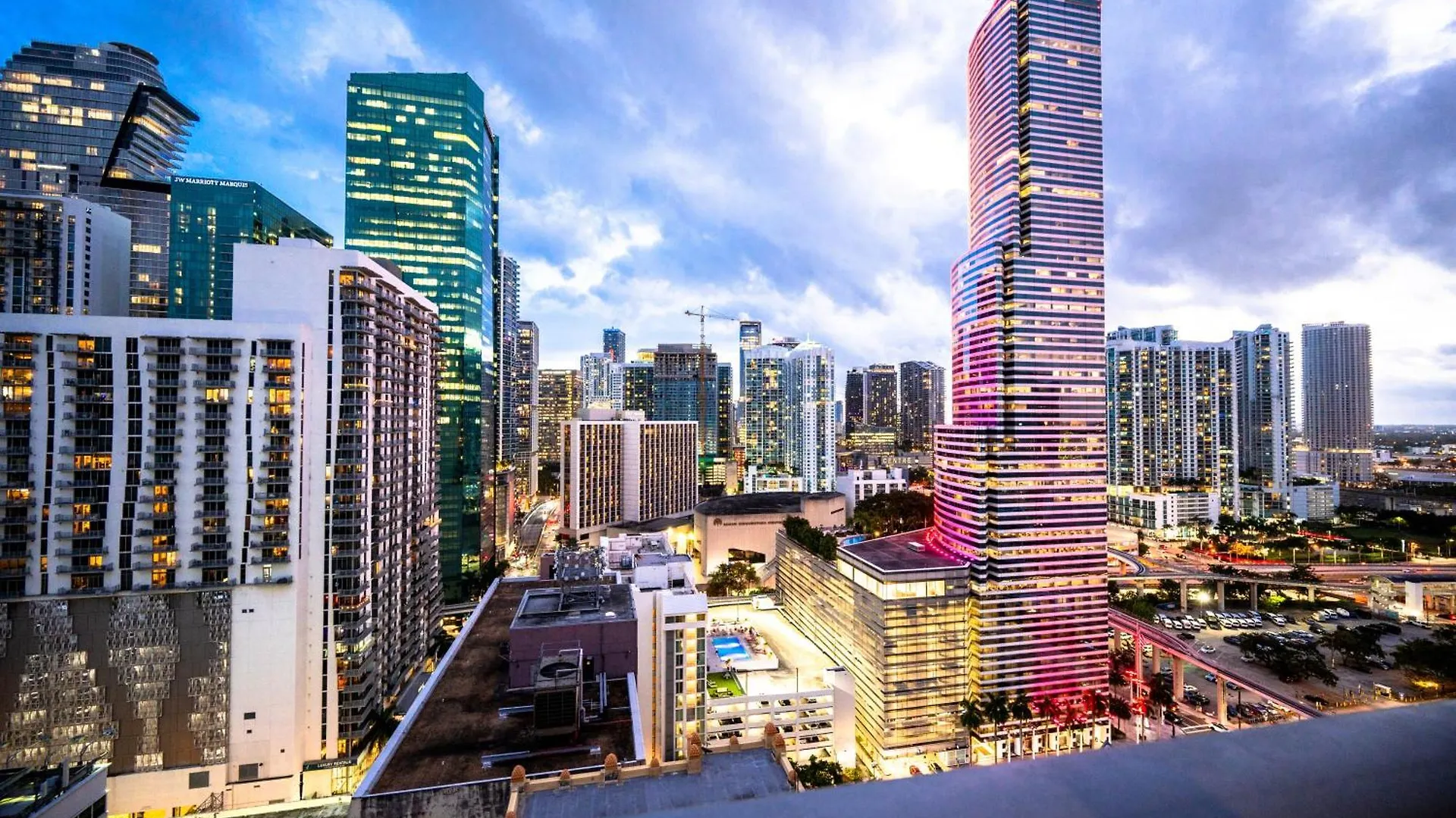 Luxury Loft W Skyline View, Rooftop Pool, Brickell Downtown Miami