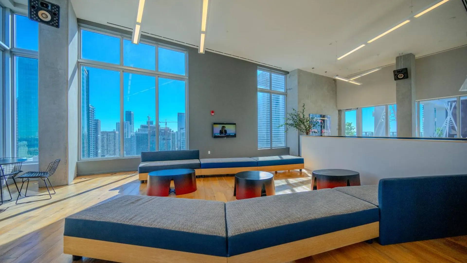 Luxury Loft W Skyline View, Rooftop Pool, Brickell Downtown Apartment Miami