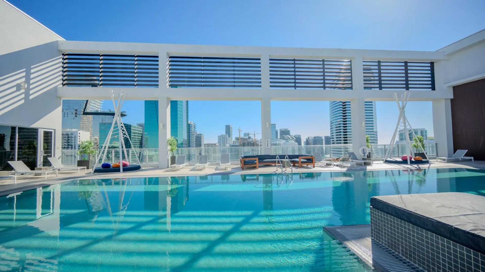 Luxury Loft W Skyline View, Rooftop Pool, Brickell Downtown Apartment
