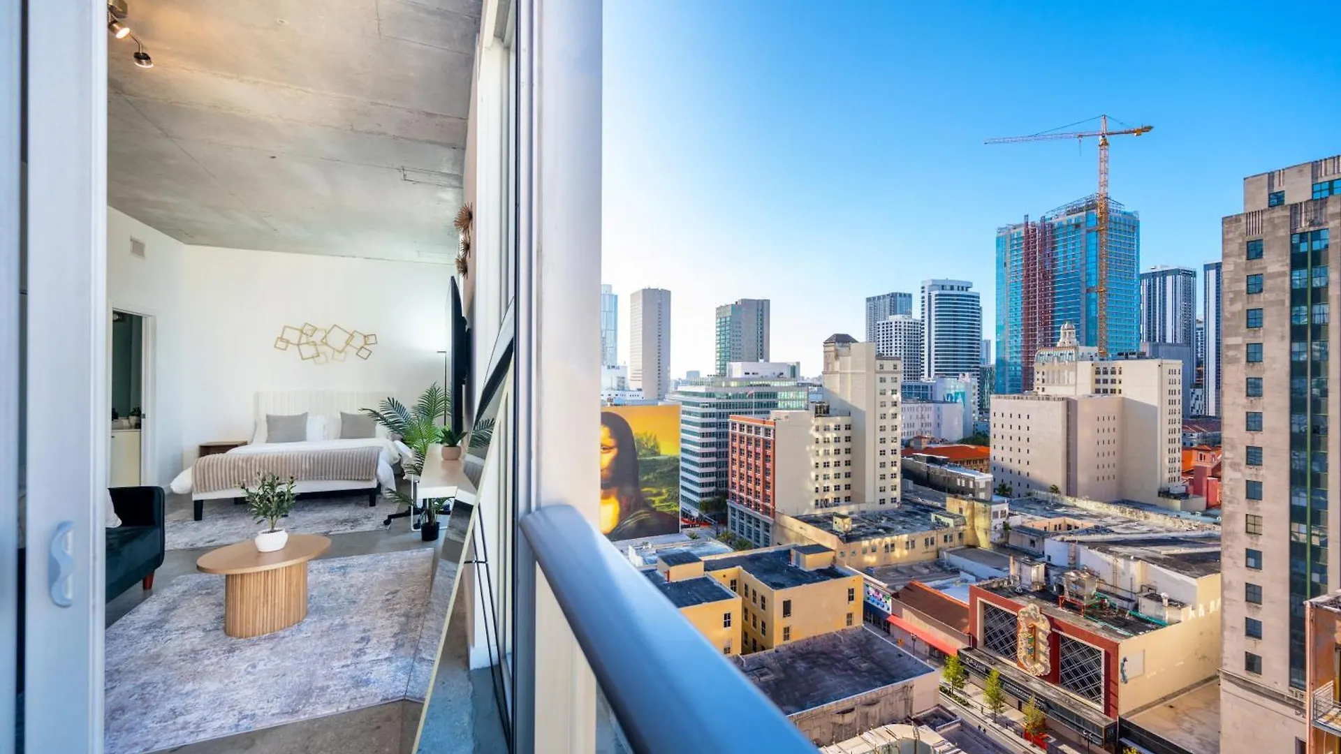 Luxury Loft W Skyline View, Rooftop Pool, Brickell Downtown Apartment
