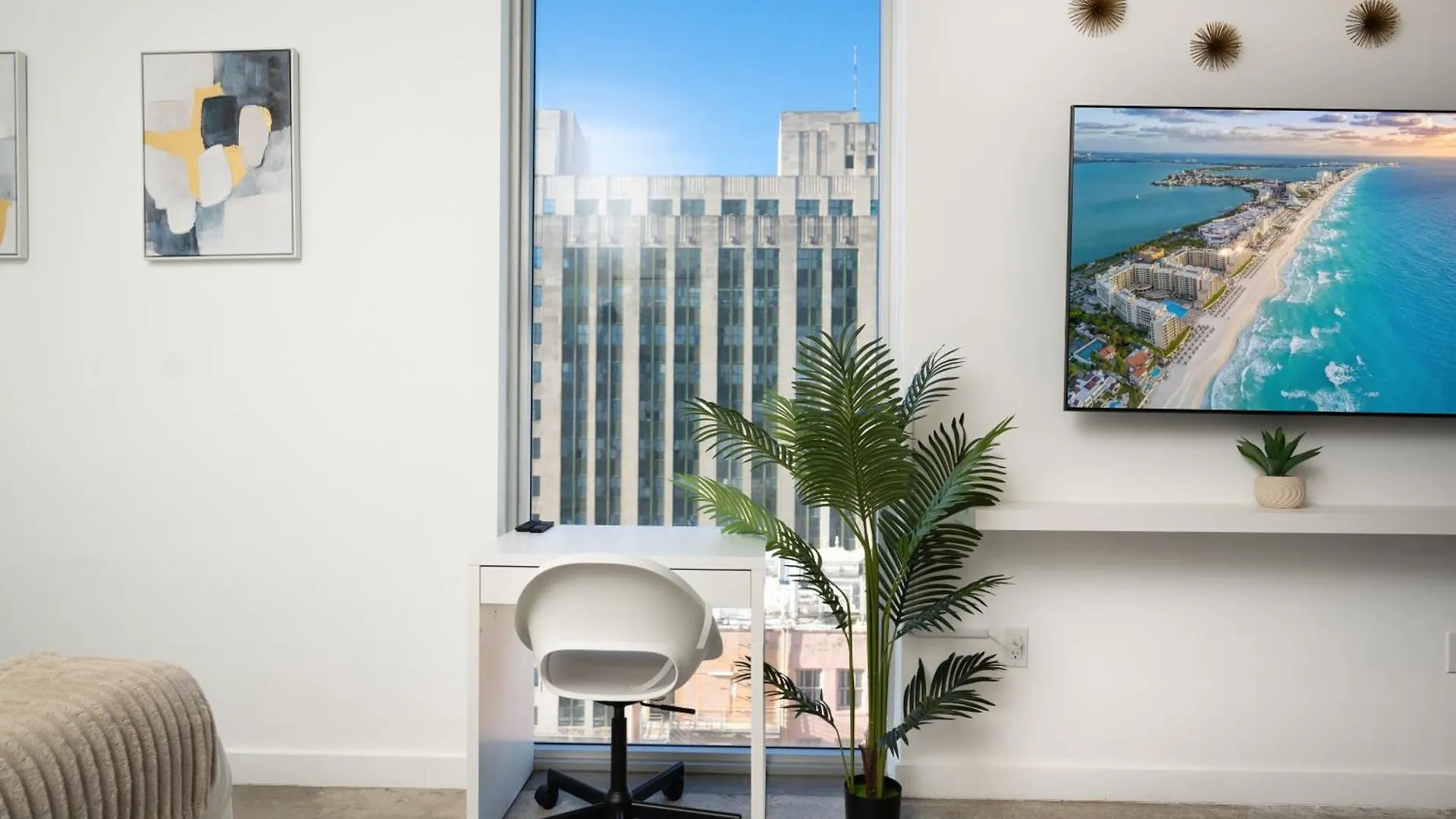 Luxury Loft W Skyline View, Rooftop Pool, Brickell Downtown Apartment *