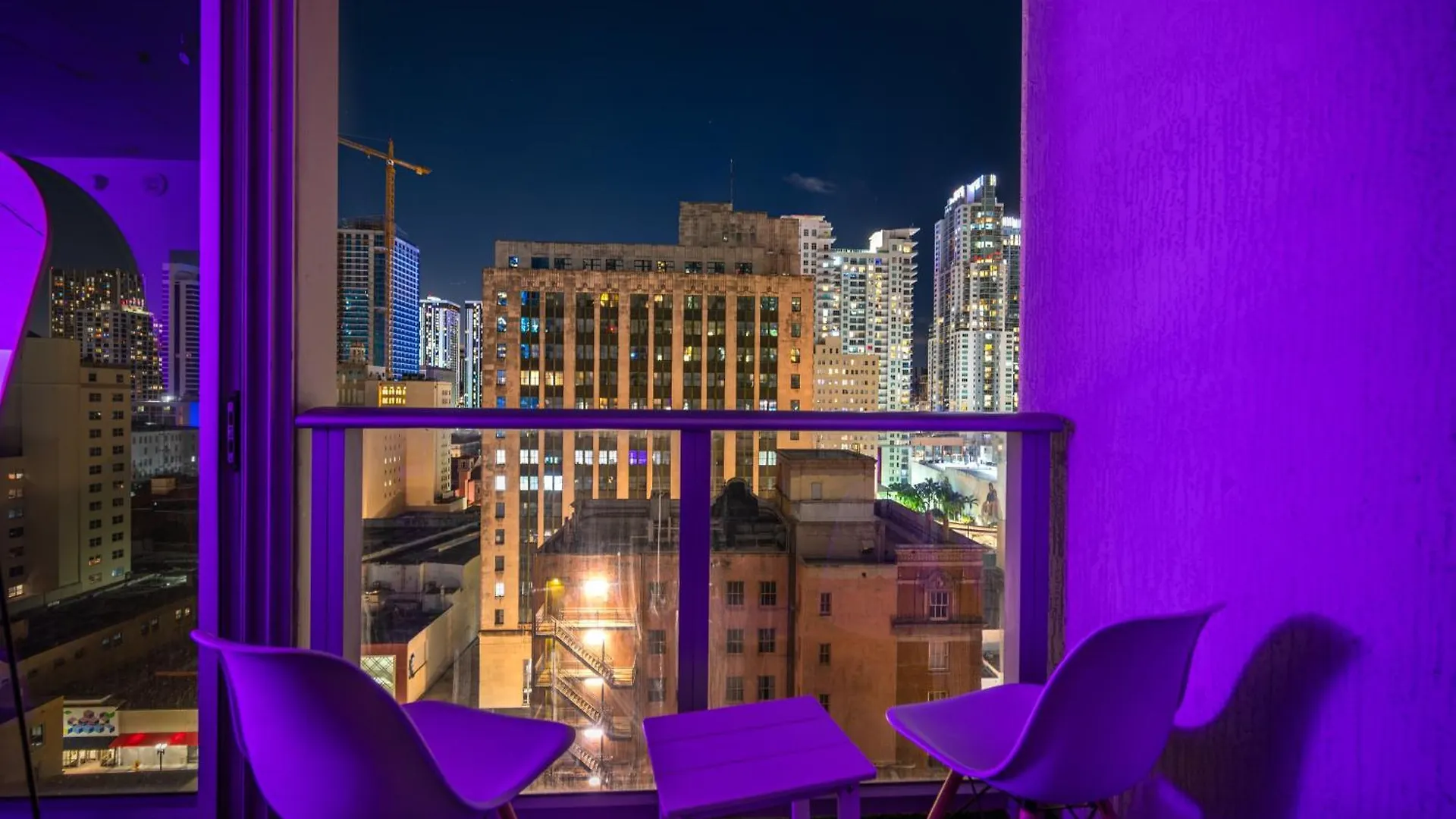 Luxury Loft W Skyline View, Rooftop Pool, Brickell Downtown *