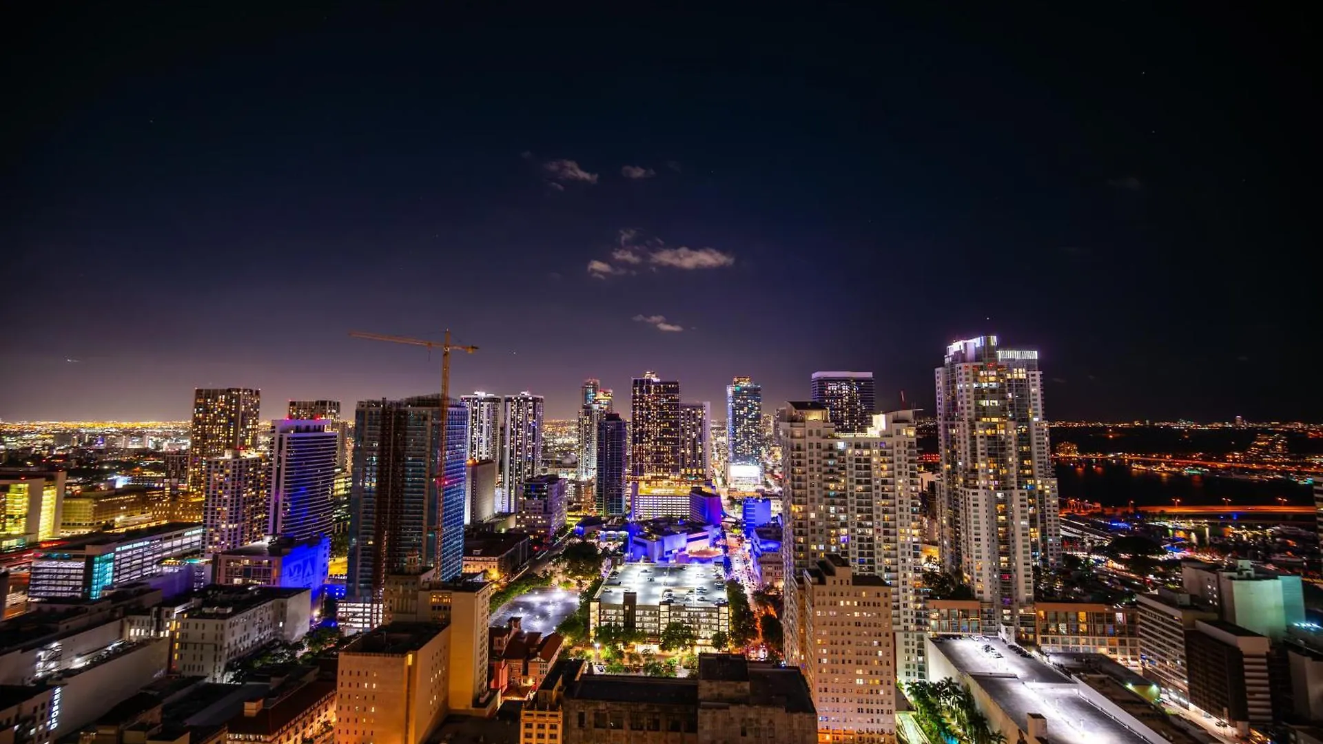 Luxury Loft W Skyline View, Rooftop Pool, Brickell Downtown Miami