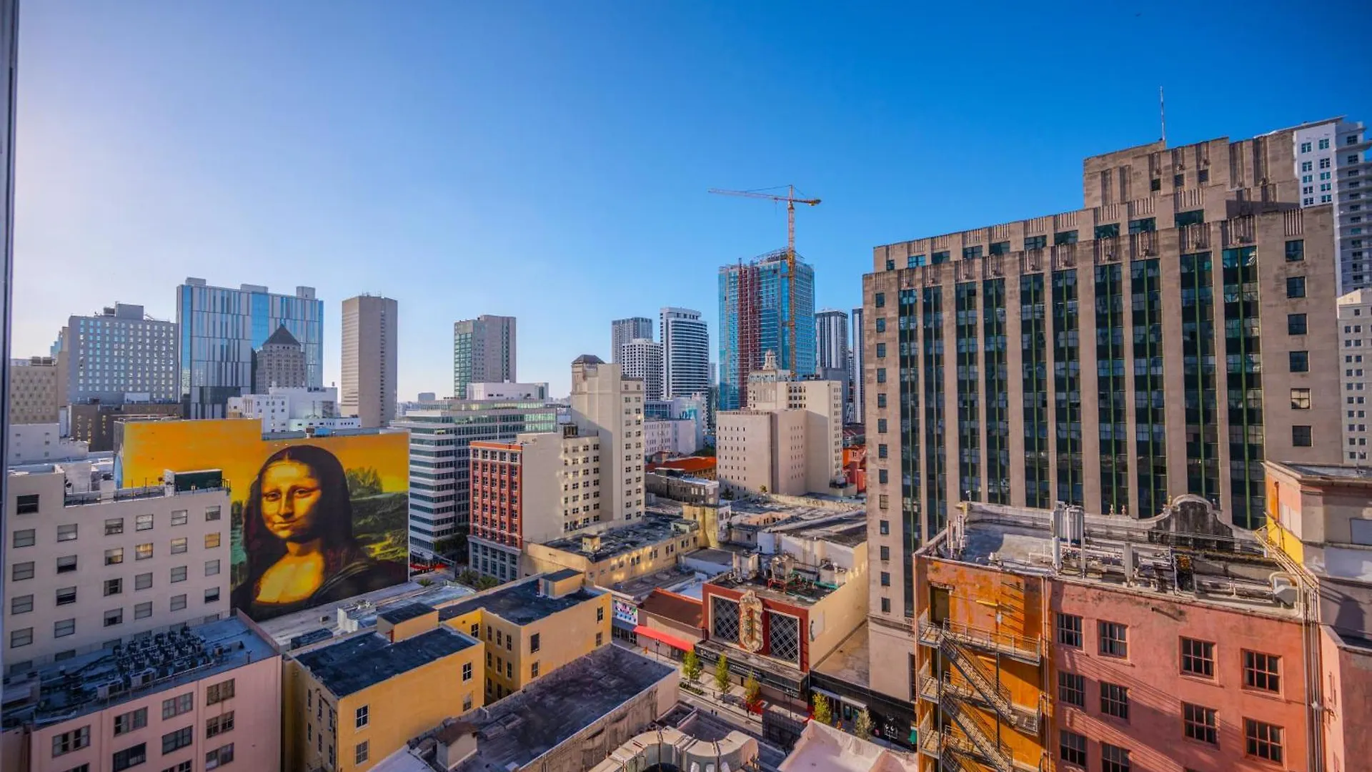 Luxury Loft W Skyline View, Rooftop Pool, Brickell Downtown *