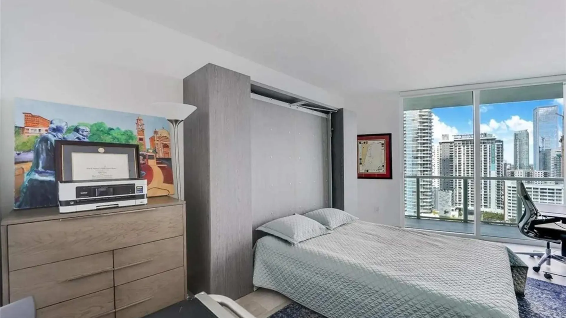 Stylish Bayview In Downtown