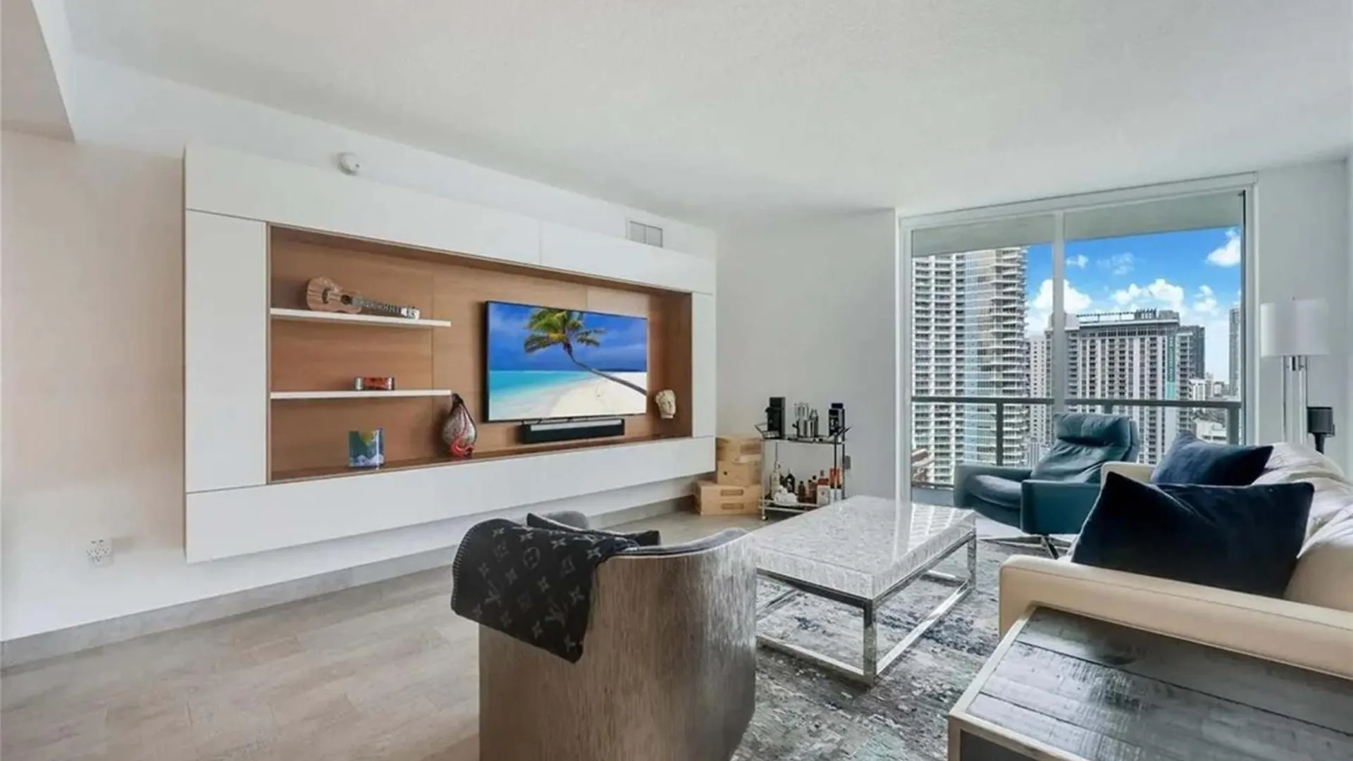 Apartamento Stylish Bayview In Downtown