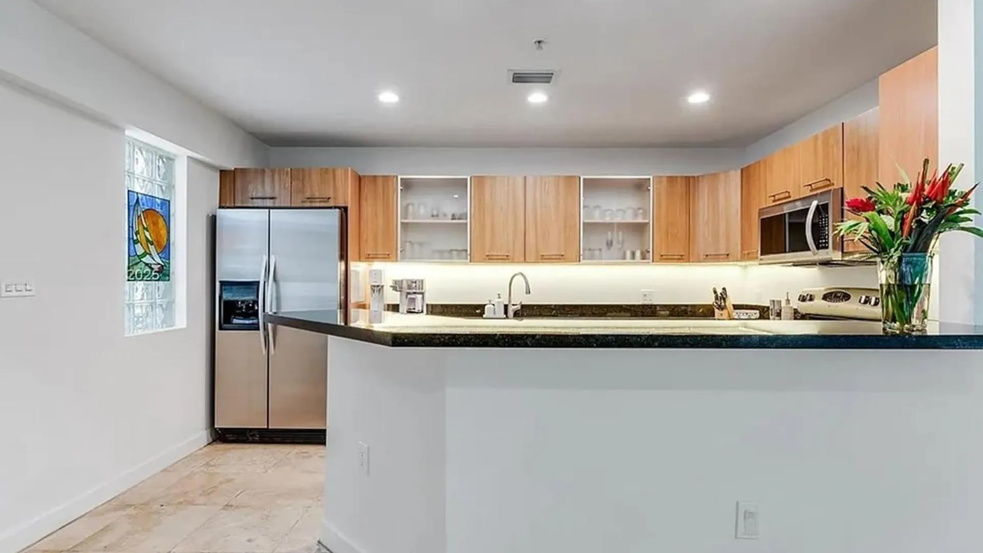 Retreat In Coconut Grove With Private Patio