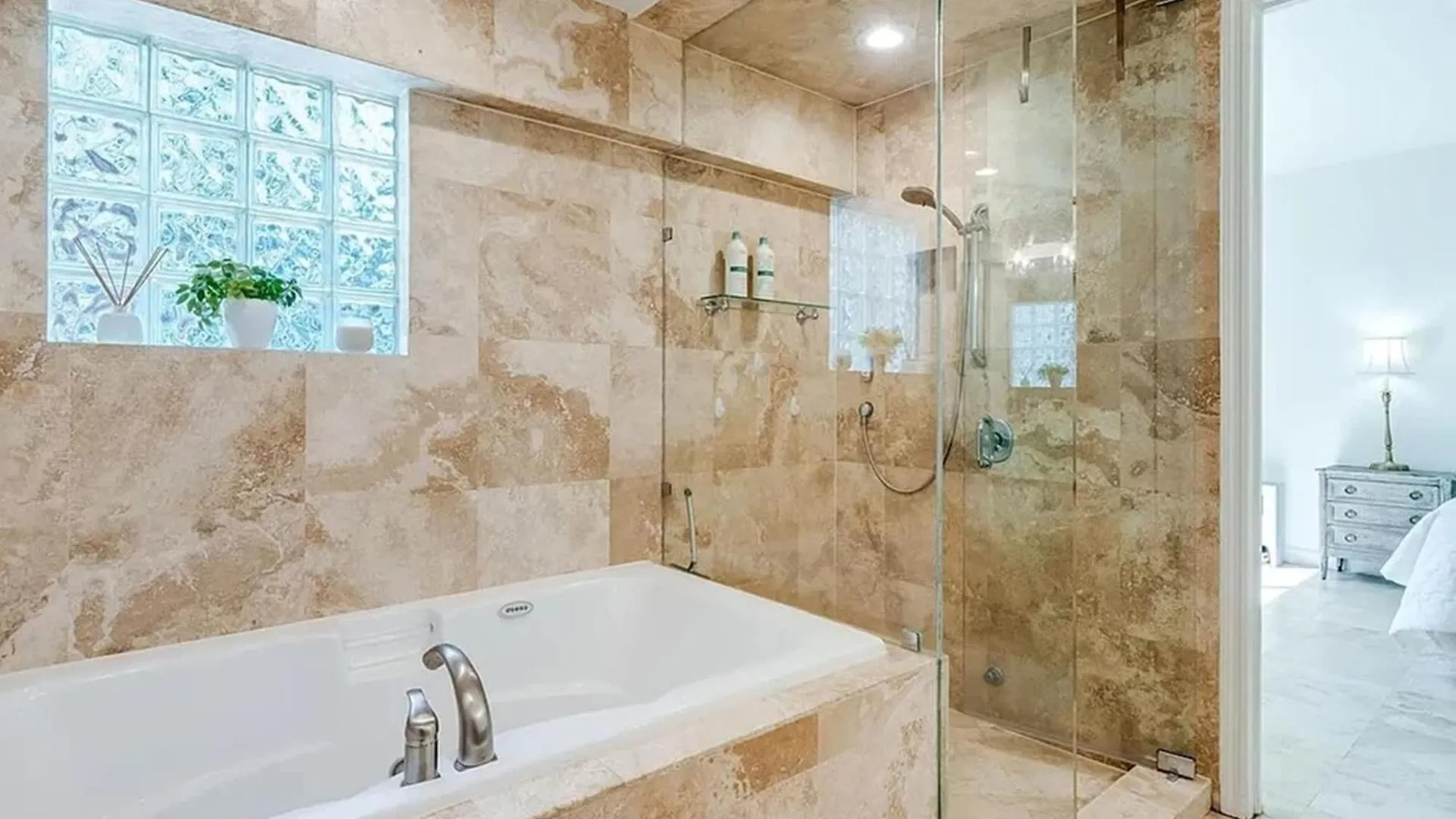 Retreat In Coconut Grove With Private Patio *