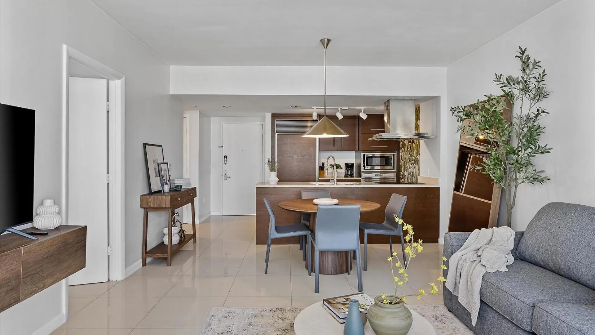 Large In W With Bay Views Apartmán
