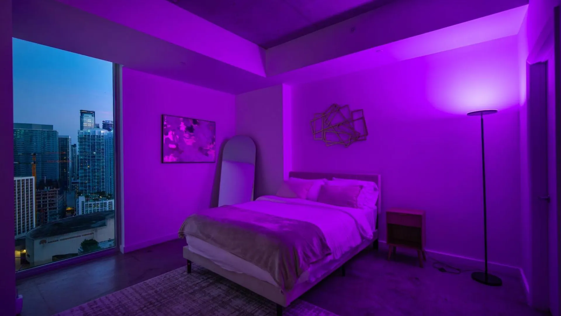 Luxury Loft W Skyline View, Rooftop Pool, Brickell Downtown *