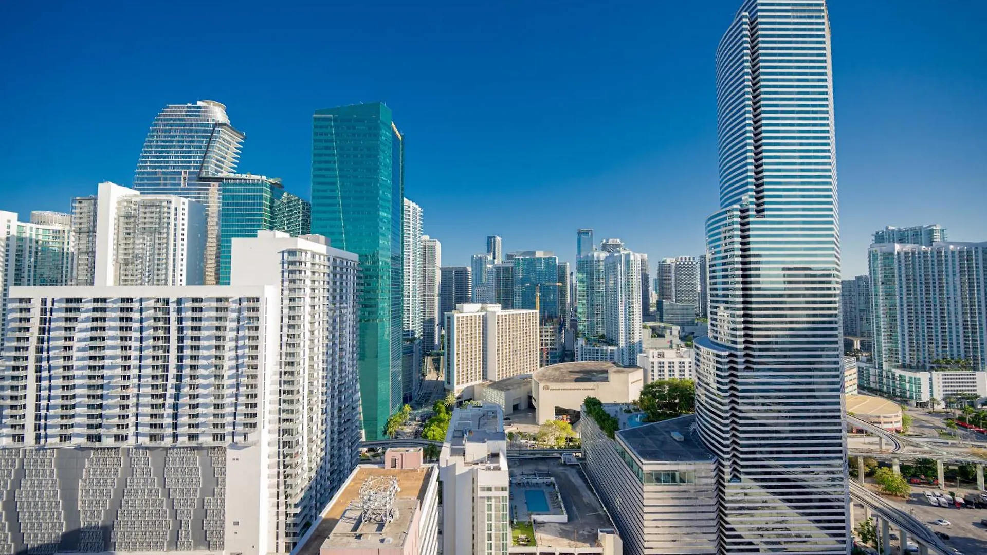 Luxury Loft W Skyline View, Rooftop Pool, Brickell Downtown Miami