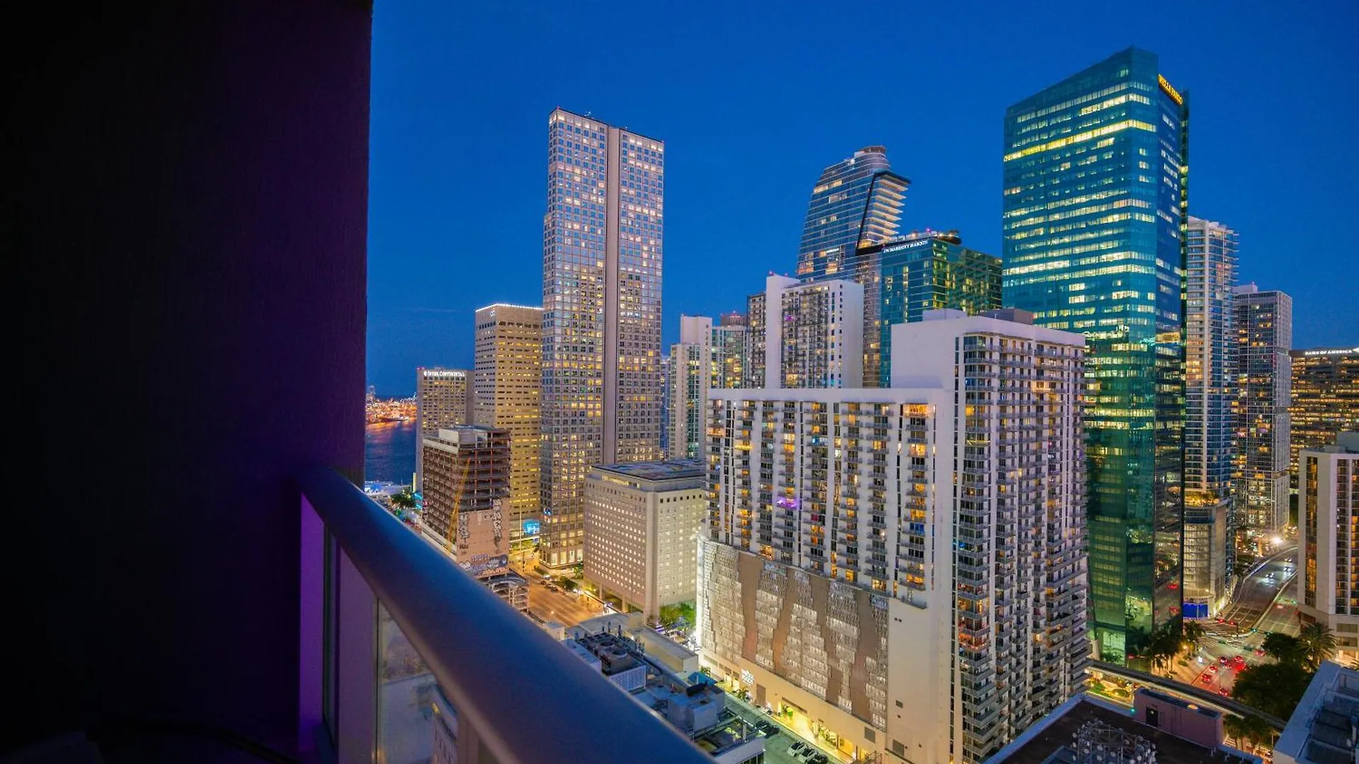 Luxury Loft W Skyline View, Rooftop Pool, Brickell Downtown * Miami