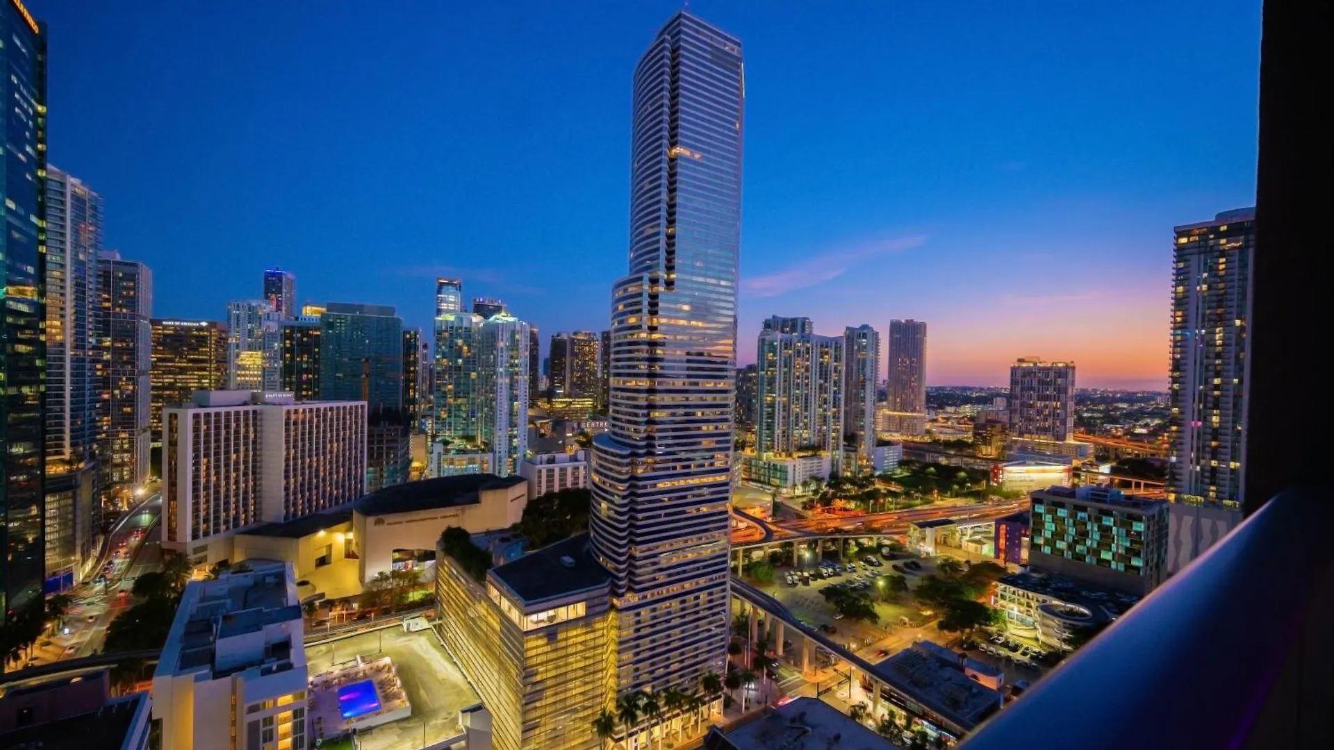 Apartment Luxury Loft W Skyline View, Rooftop Pool, Brickell Downtown
