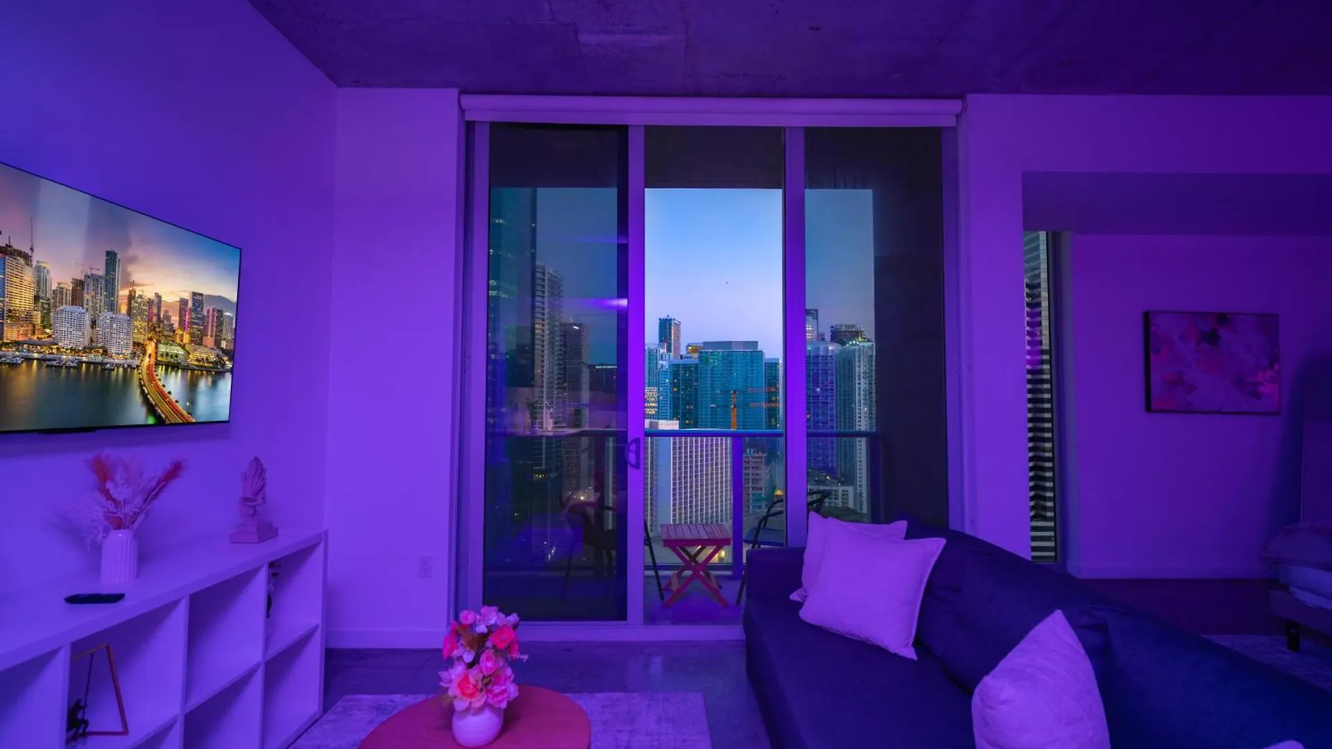 Luxury Loft W Skyline View, Rooftop Pool, Brickell Downtown Apartment *
