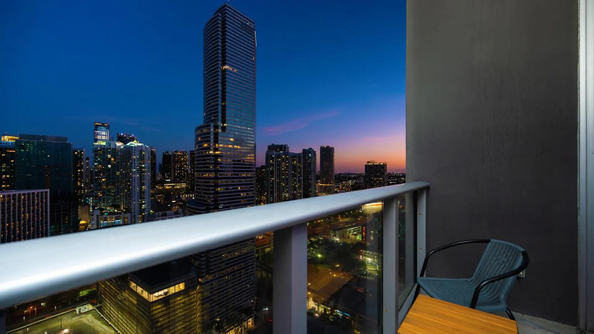 Apartment Luxury Loft W Skyline View, Rooftop Pool, Brickell Downtown *