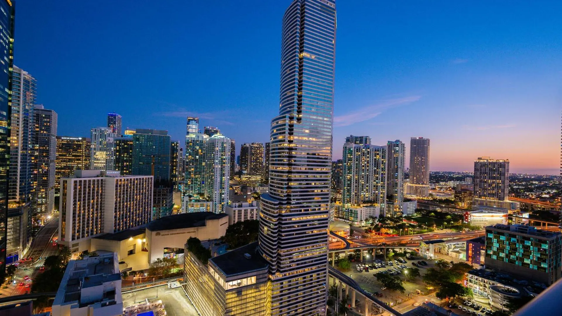Luxury Loft W Skyline View, Rooftop Pool, Brickell Downtown Apartment Miami