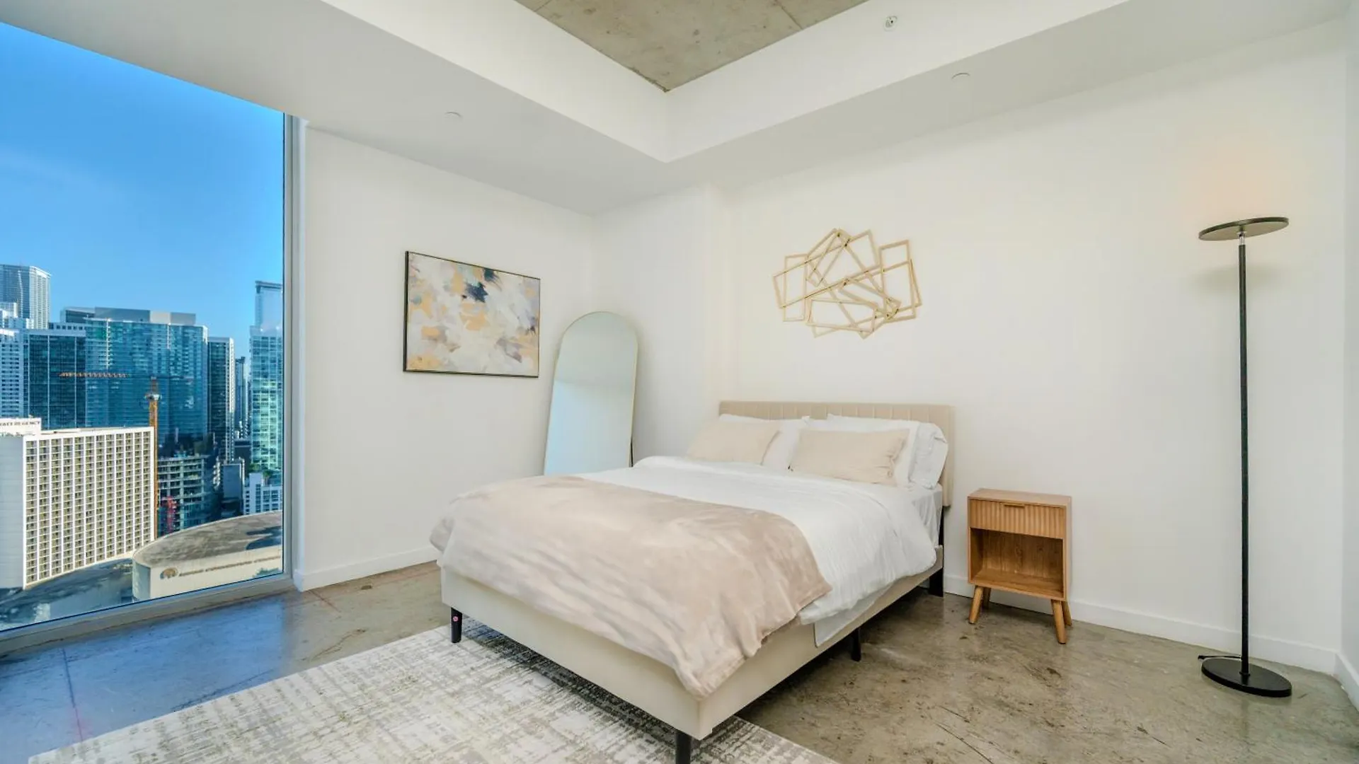 Luxury Loft W Skyline View, Rooftop Pool, Brickell Downtown *