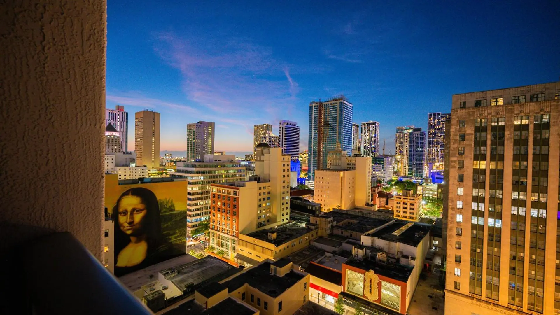 Luxury Loft W Skyline View, Rooftop Pool, Brickell Downtown Apartment Miami