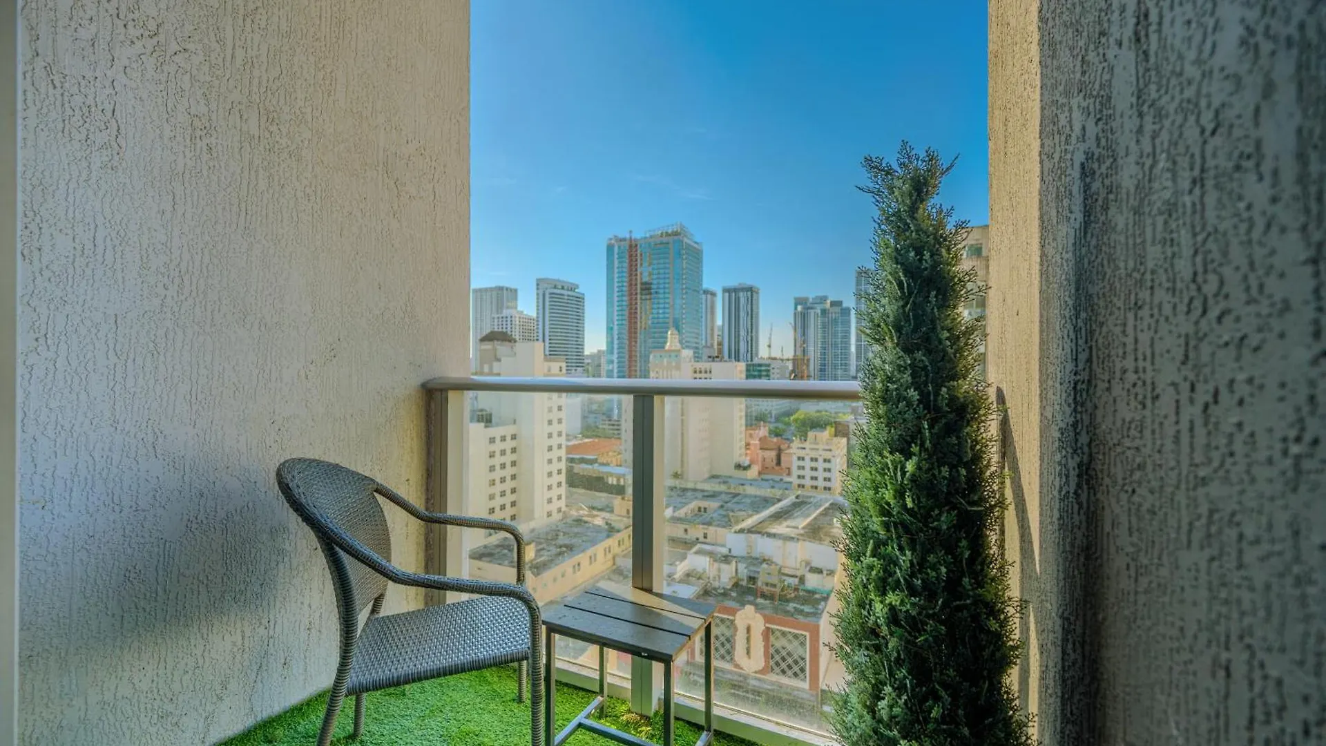Luxury Loft W Skyline View, Rooftop Pool, Brickell Downtown Apartment