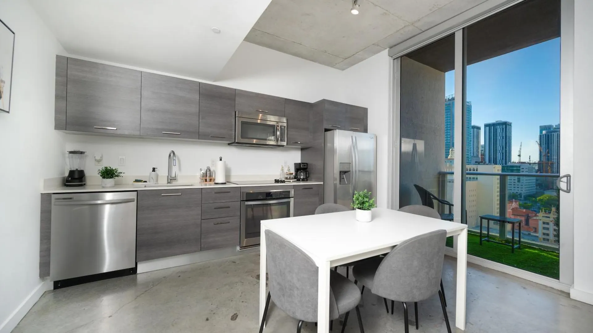 Apartment Luxury Loft W Skyline View, Rooftop Pool, Brickell Downtown *