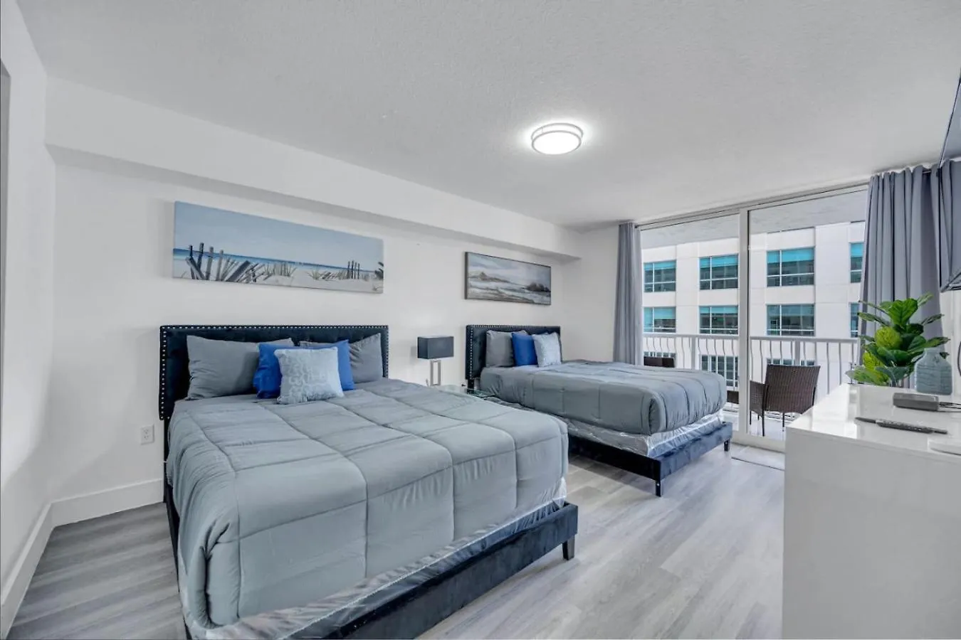 Peaceful Brickell 1br Water And Outlook Miami