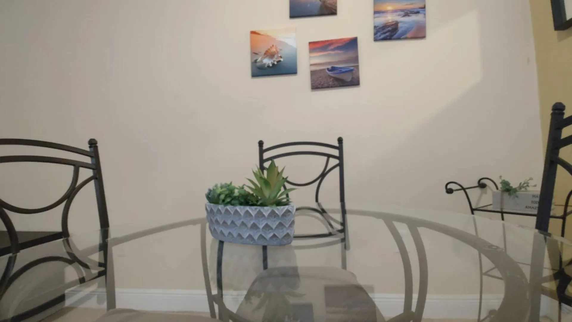 Chic 2 Bedroom Close Downtown W Parking Appartement
