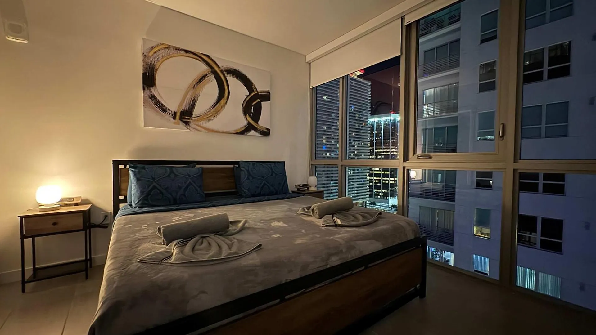 Sky-high Oasis Heated Pool & Gym Skyline Vista 度假居