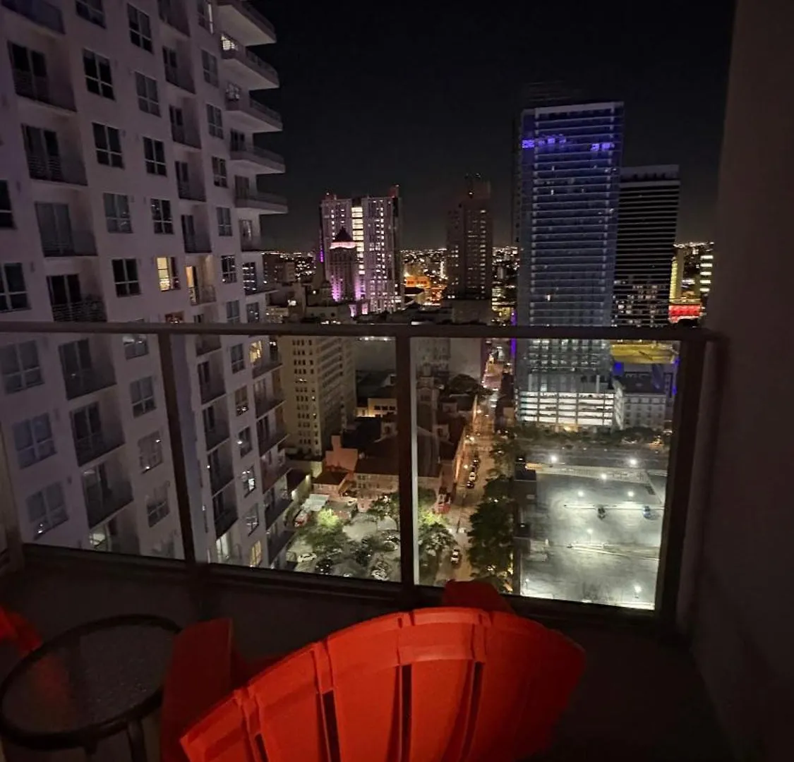 Sky-high Oasis Heated Pool & Gym Skyline Vista 度假居 *