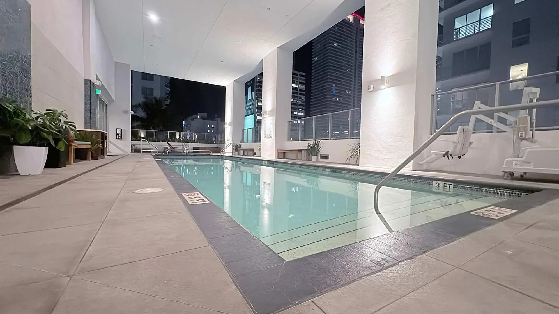 Sky-high Oasis Heated Pool & Gym Skyline Vista 迈阿密