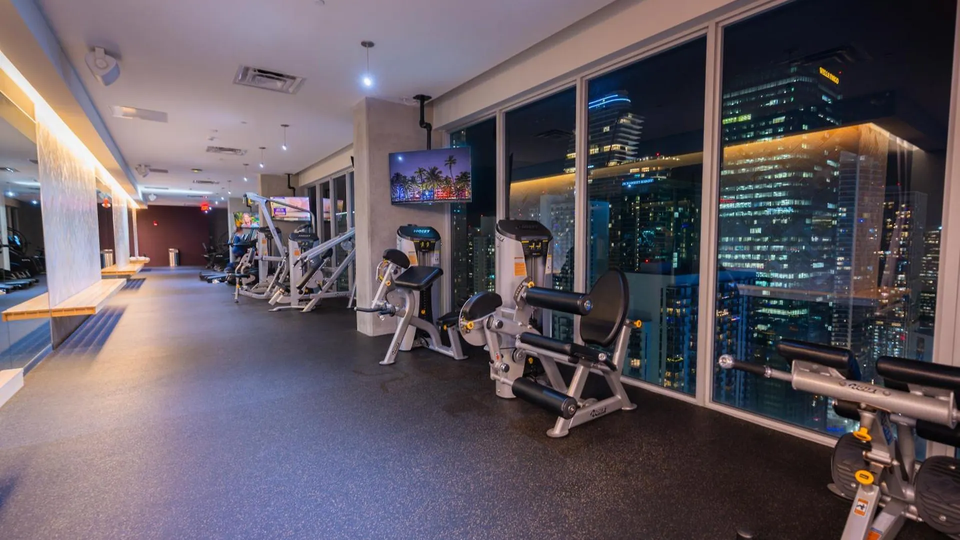 Luxury Loft W Skyline View, Rooftop Pool, Brickell Downtown Apartment