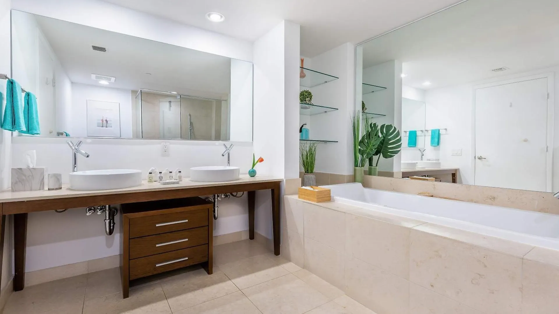 Mvr - Sky-high Style In Brickell