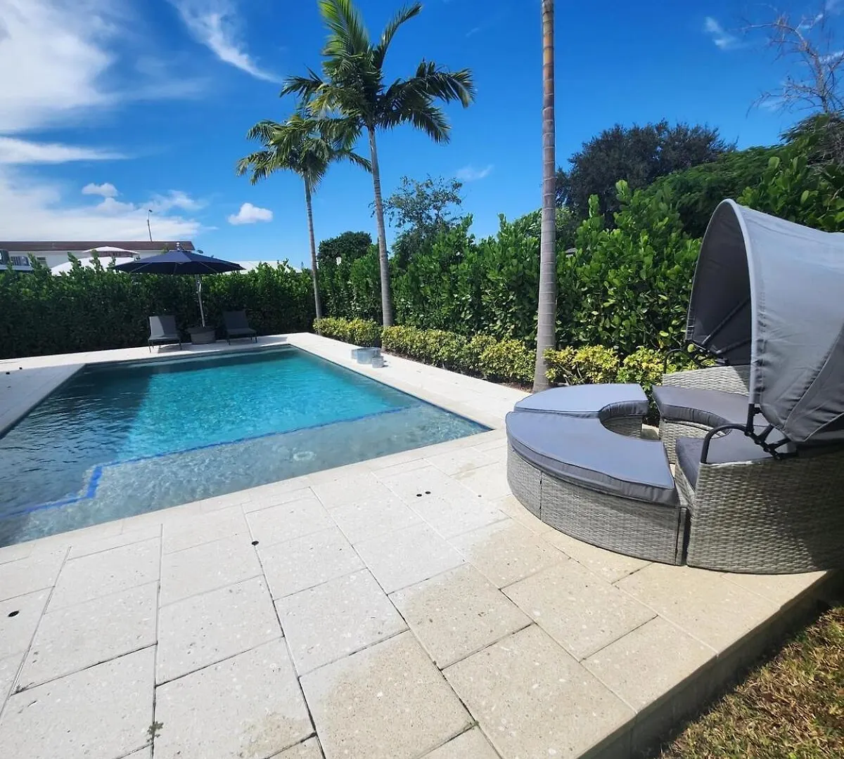 Coral Gabble Modern Mansion With Pool *