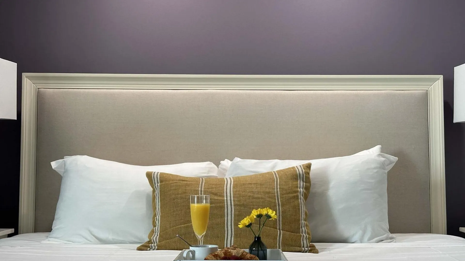 イン Mvr Bright With Premium Bedding