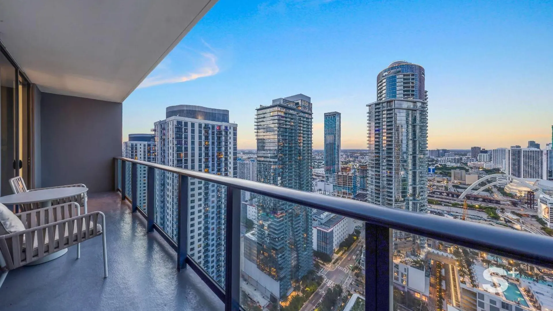 Apartman Upscale 1br In Dtw With Views *